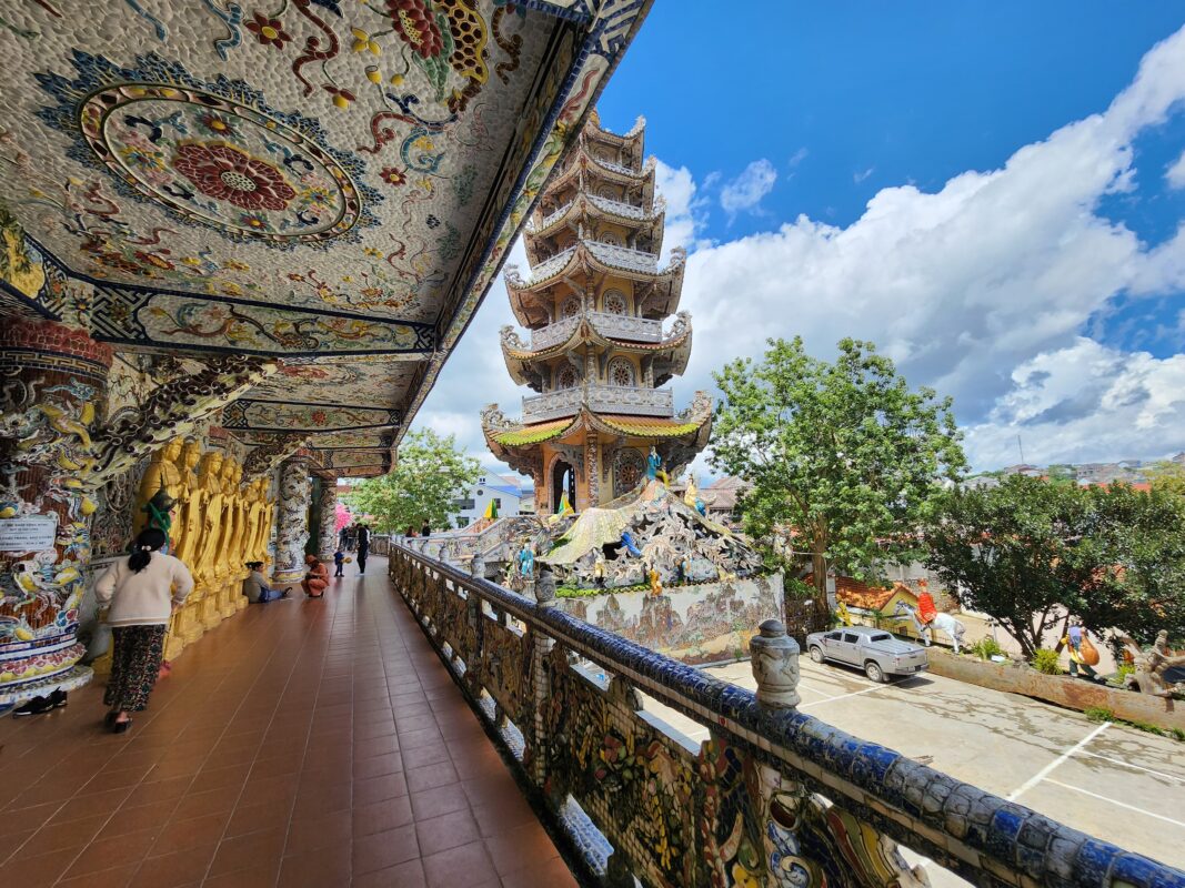 chùa linh phước Đà Lạt