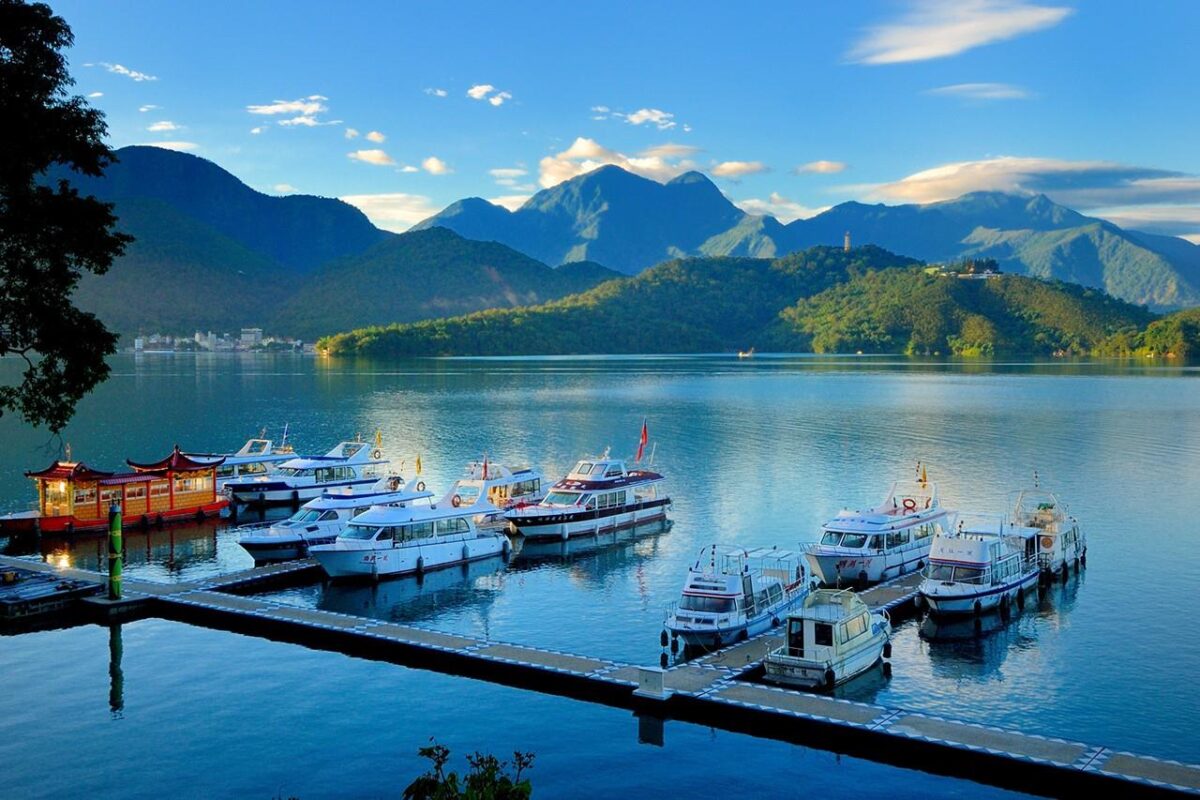 Hồ Nhật Nguyệt không chỉ sở hữu vẻ đẹp tự nhiên mê hoặc lòng người, mà kinh nghiệm du lịch Đài Loan còn là điểm tổ chức cho nhiều hoạt động thú vị