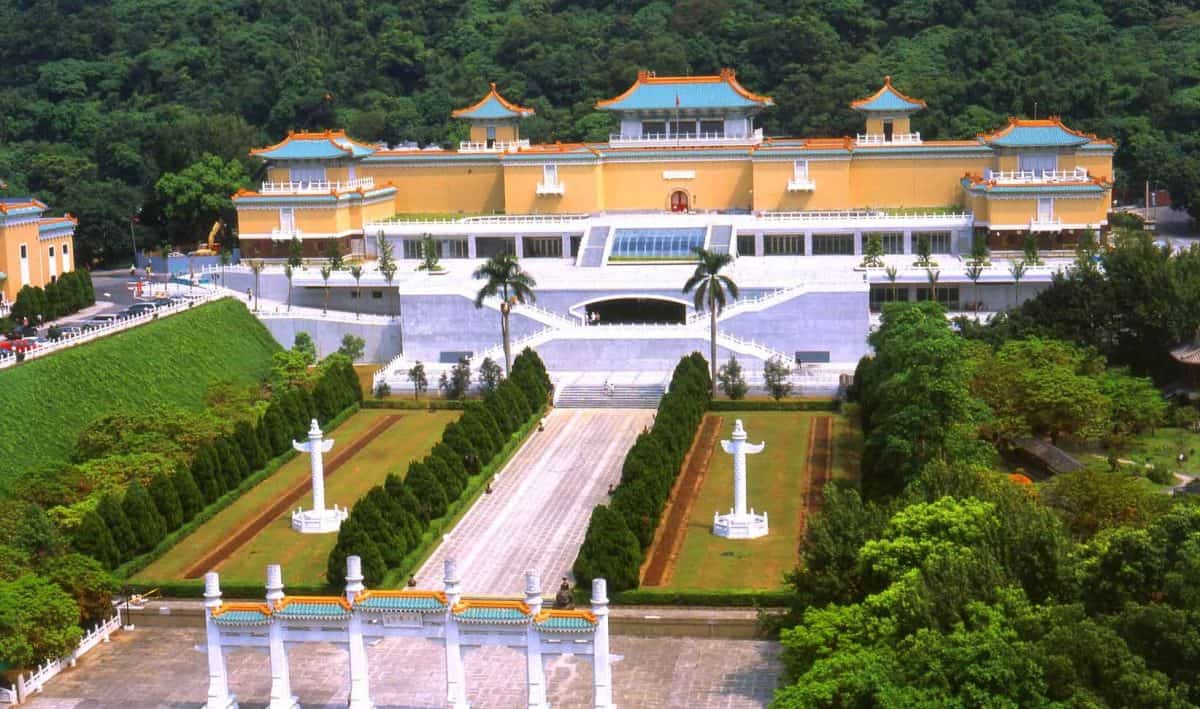 Bảo tàng Cố cung chính là một bộ sưu tập nghệ thuật khổng lồ mà trong chuyến du lịch Đài Bắc này