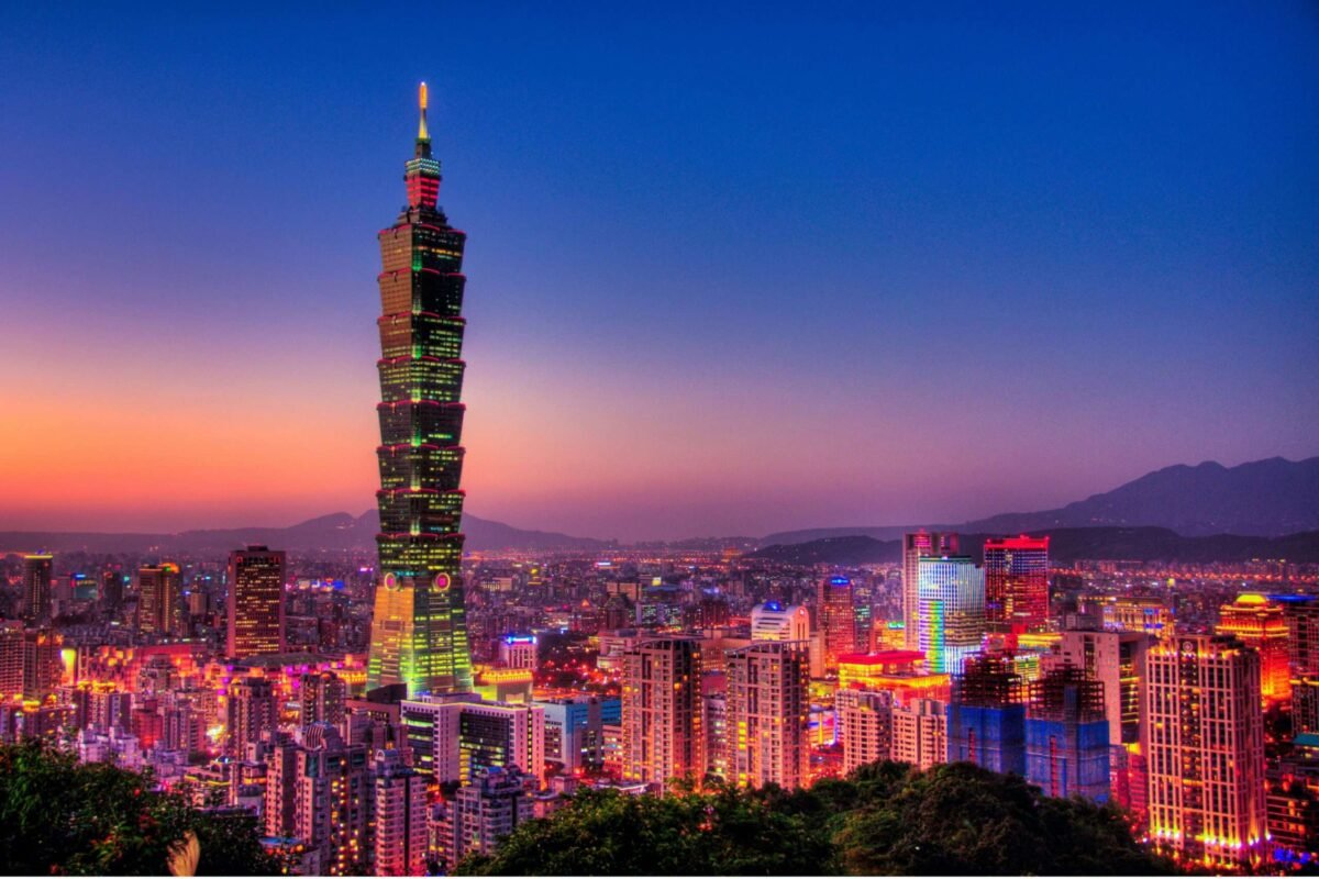 Tòa tháp Taipei 101 cũng là điểm ngắm nhìn mùa thu tuyệt đẹp trong tour Đài Loan giá rẻ