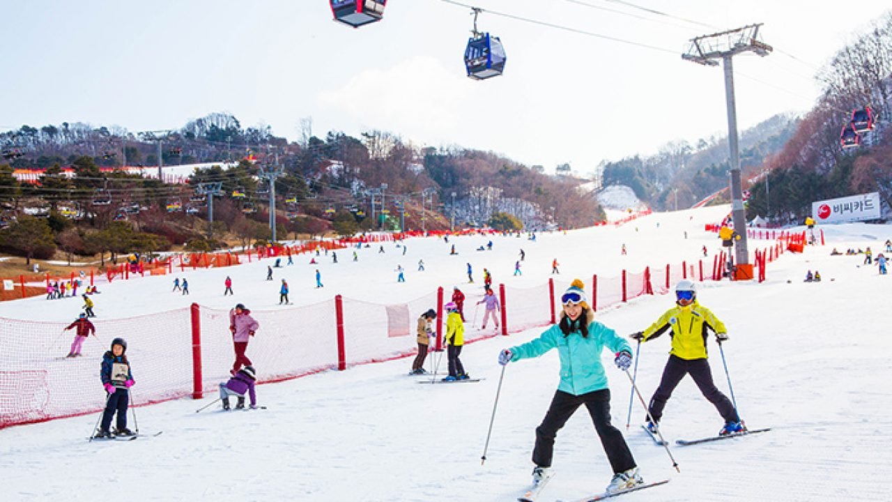 Trượt tuyết là một hoạt động thể thao không thể bỏ qua khi đi du lịch Hàn Quốc