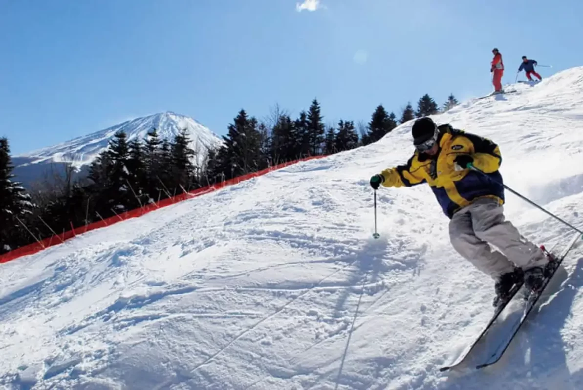 Du lịch Hàn Quốc trượt tuyết có thể đến Deogyusan Ski Resort