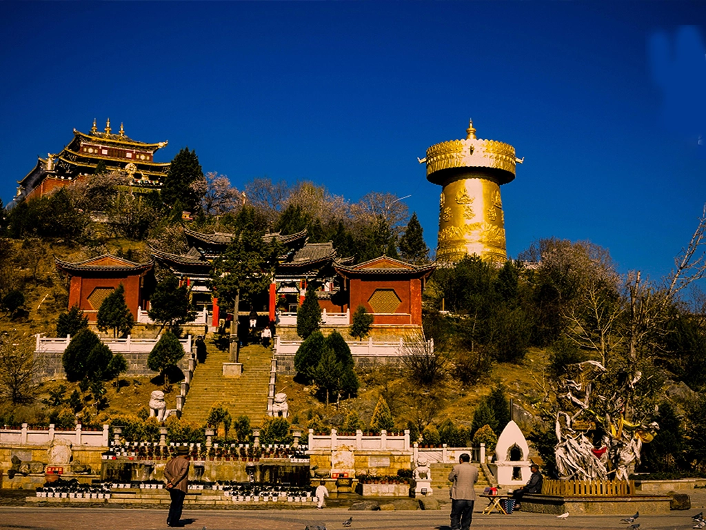 Thành cổ DuKeZong là điểm đến thú vị trong lịch trình tour Trung Hoa