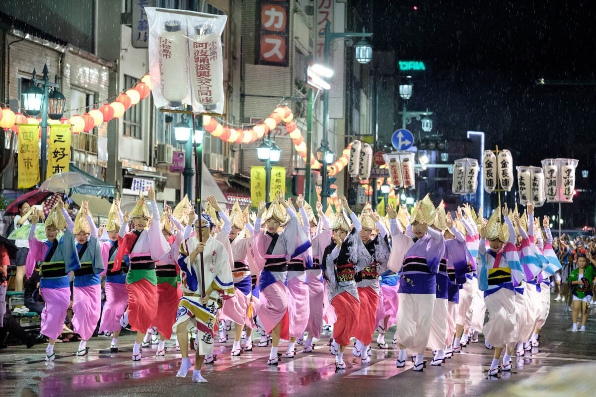 Lễ hội mùa hè Awa Odori Matsuri nổi tiếng nhất