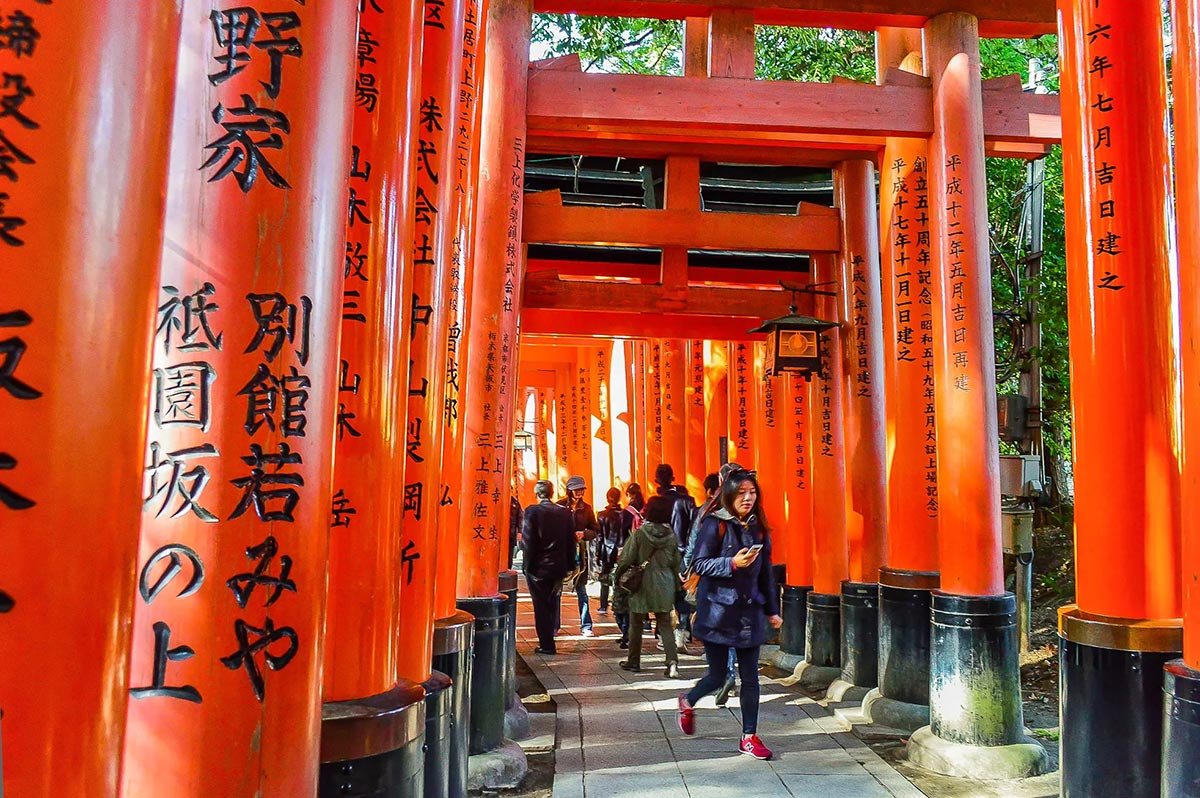 Đền Fushimi Inari - Ngôi đền ngàn cổng ấn tượng