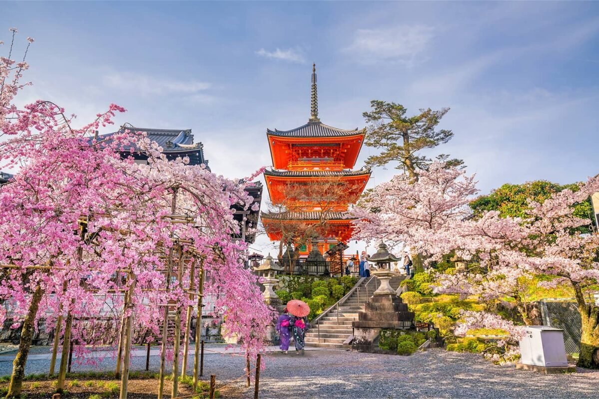 Chùa Kiyomizu-dera hay còn gọi là Chùa Thanh Thủy tại Kyoto