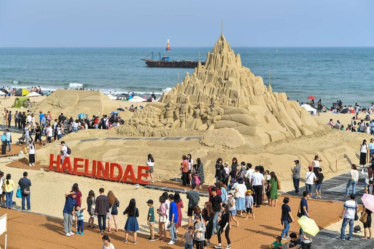 Lễ Hội Nghệ Thuật Haeundae Sand ở Busan