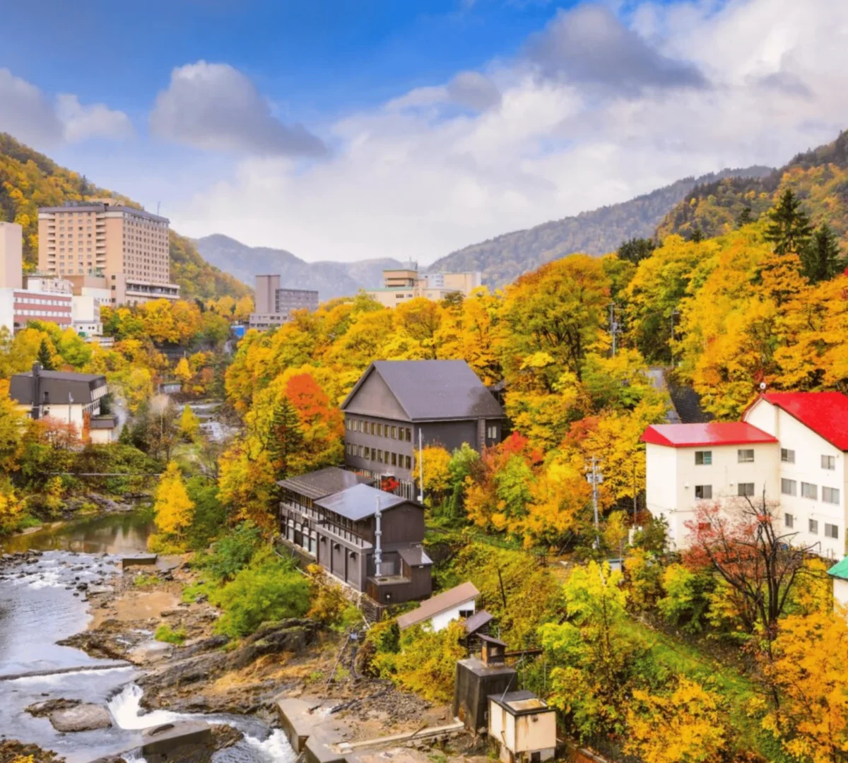 Mùa lá đỏ Nhật Bản tại thị trấn Jozankei Onsen