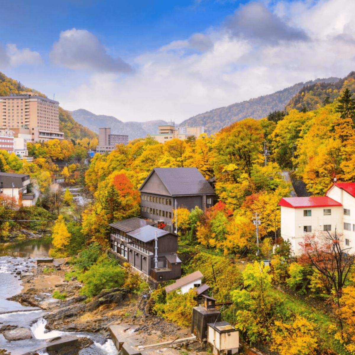 Mùa lá đỏ Nhật Bản tại thị trấn Jozankei Onsen