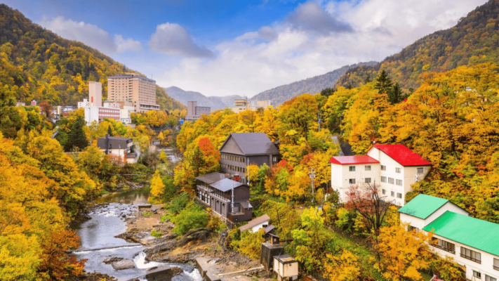 Mùa lá đỏ Nhật Bản tại thị trấn Jozankei Onsen