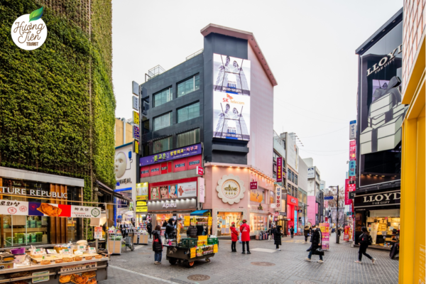 Phố mua sắm Myeongdong trong Tour Hàn Quốc Cao Cấp 5 Ngày Seoul - Nami