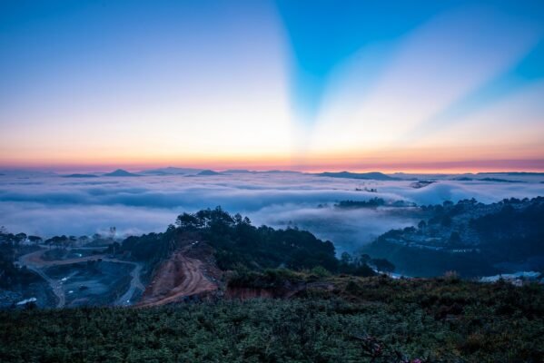 A Langbiang with trees, flowers, and the most rustic and peaceful things always leaves a strong impression in the hearts of tourists.