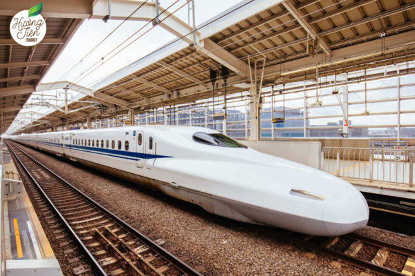 Tàu cao tốc Shinkansen với tốc độ 300km/h - trải nghiệm không thể bỏ lỡ trên Tour Nhật Bản Tết Nguyên Đán.