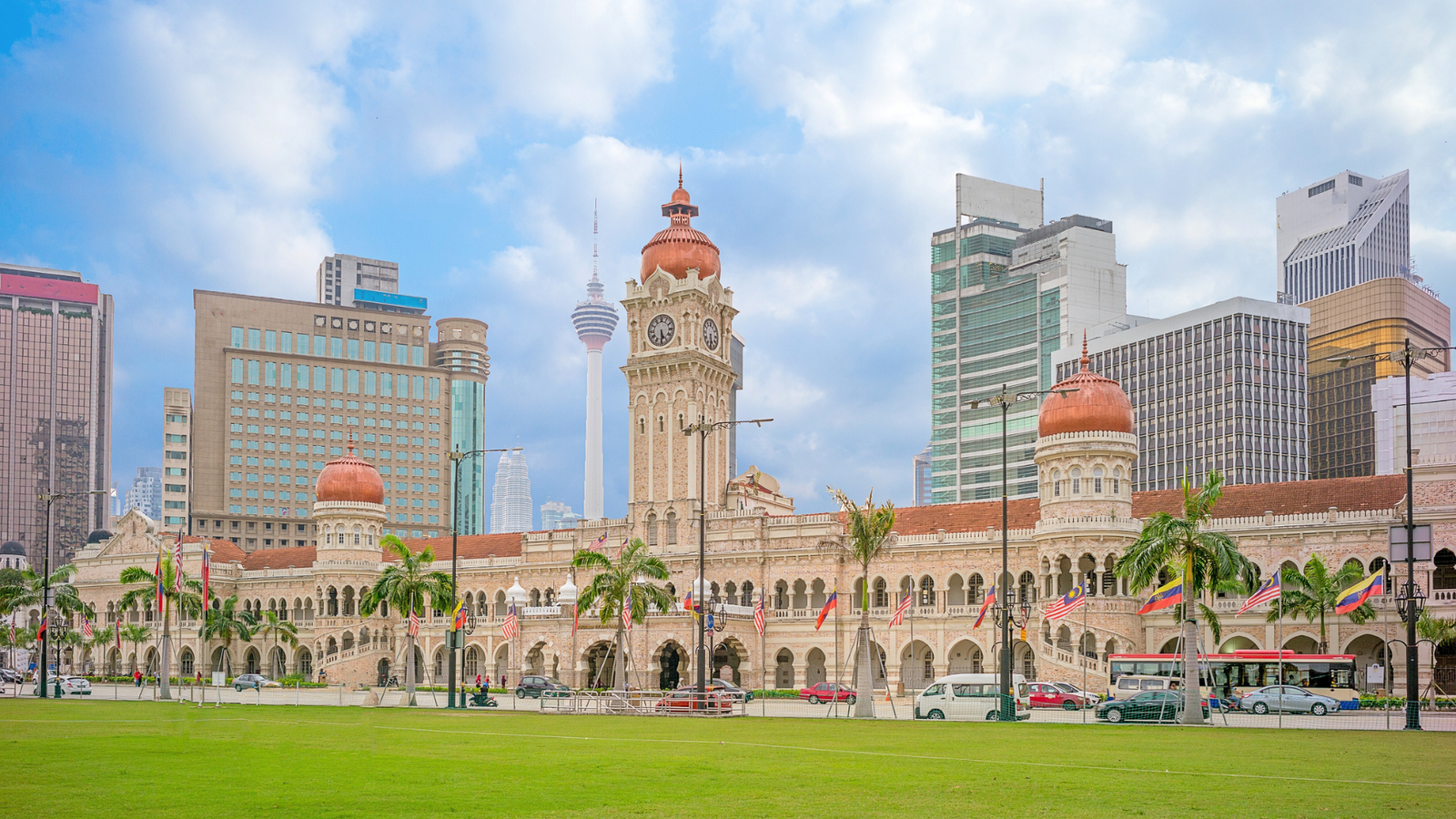 Quảng trường độc lập tại Malaysia - Hướng Tiên Tourist