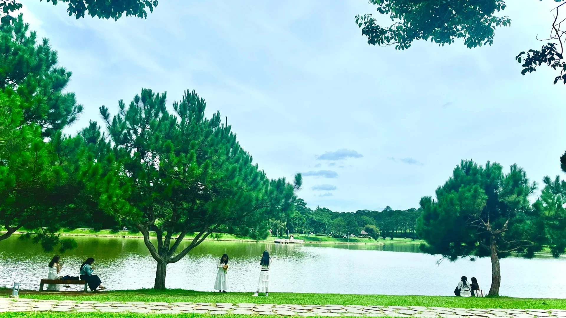 Nếu sáp nhập tỉnh Bình Thuận, Đắk Nông với tỉnh Lâm Đồng được chấp thuận, thì tỉnh mới sẽ có một Hồ Xuân Hương luôn luôn mơ mộng. Ảnh: Bạc môn Đà Lạt.