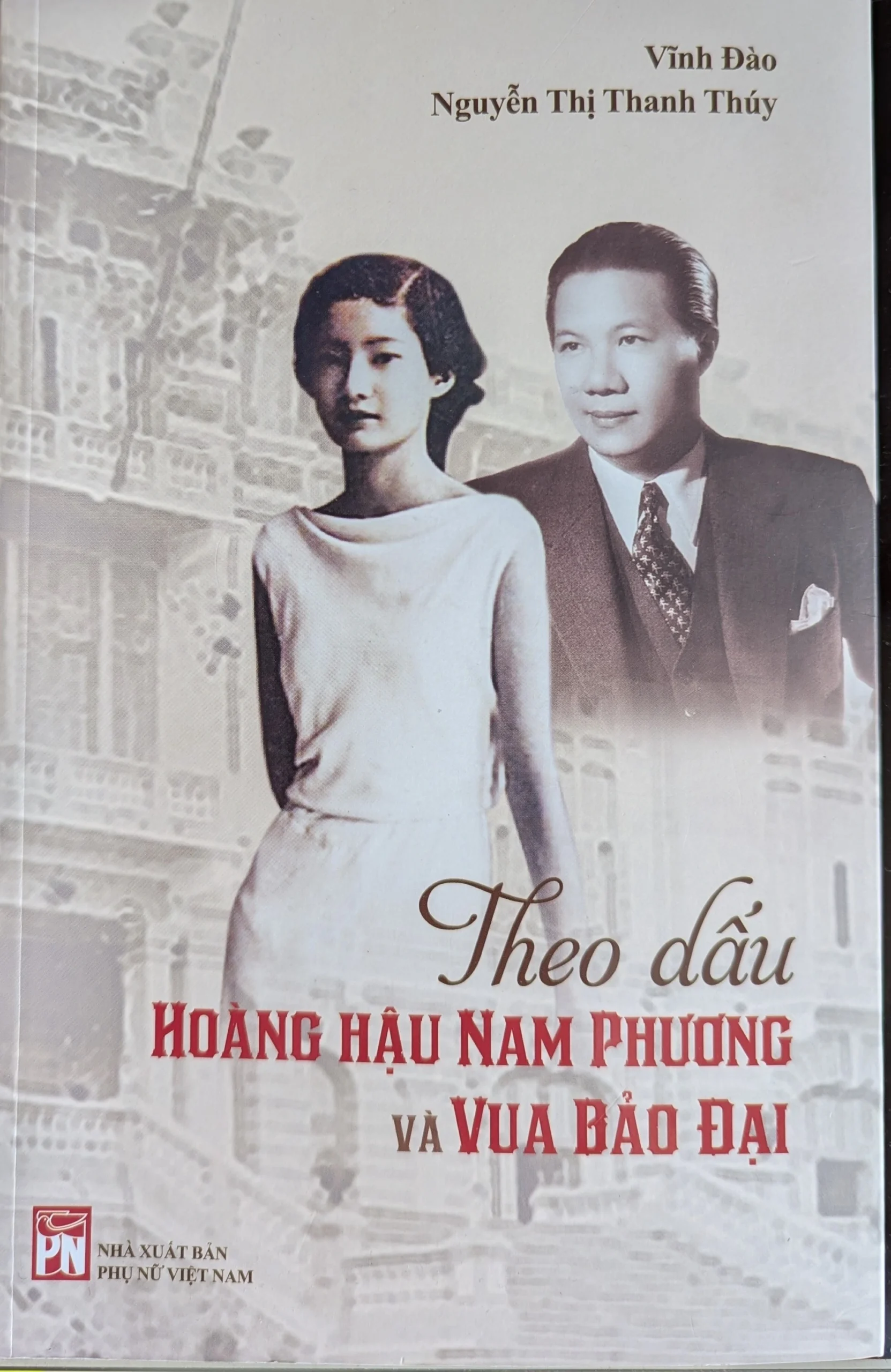 sách Theo dấu Hoàng hậu Nam Phương và Vua Bảo Đại